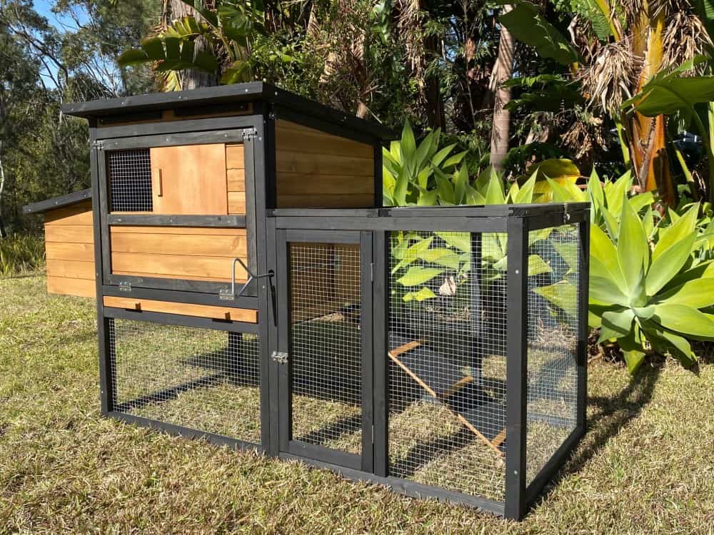 Bungalow Rabbit Hutch - Front view