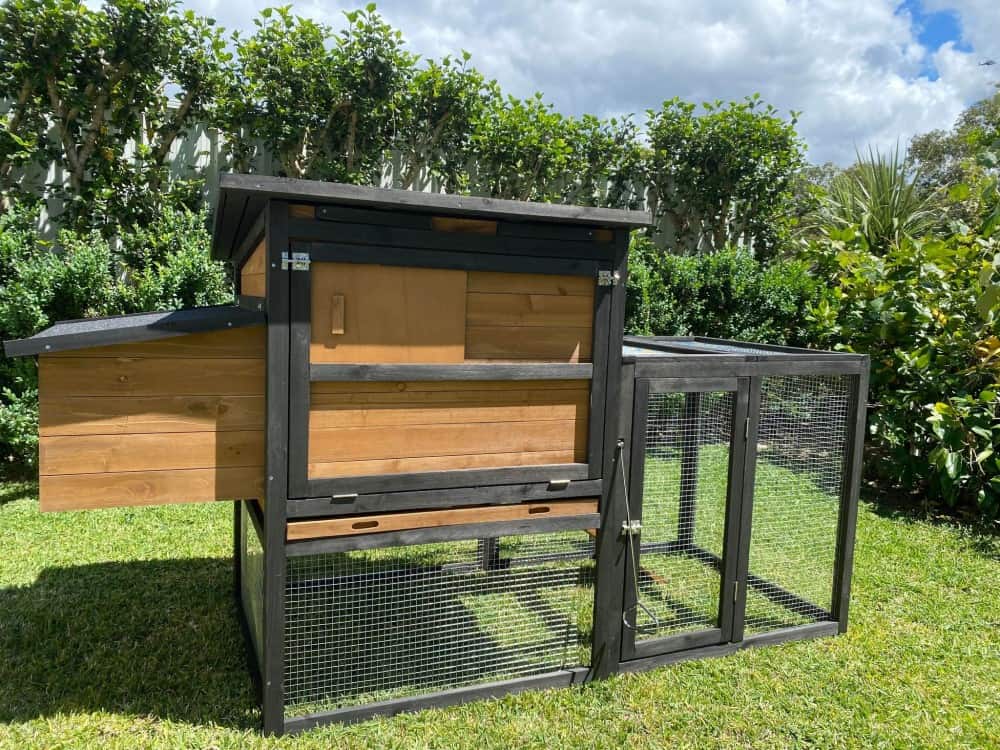 Bungalow Rabbit Hutch