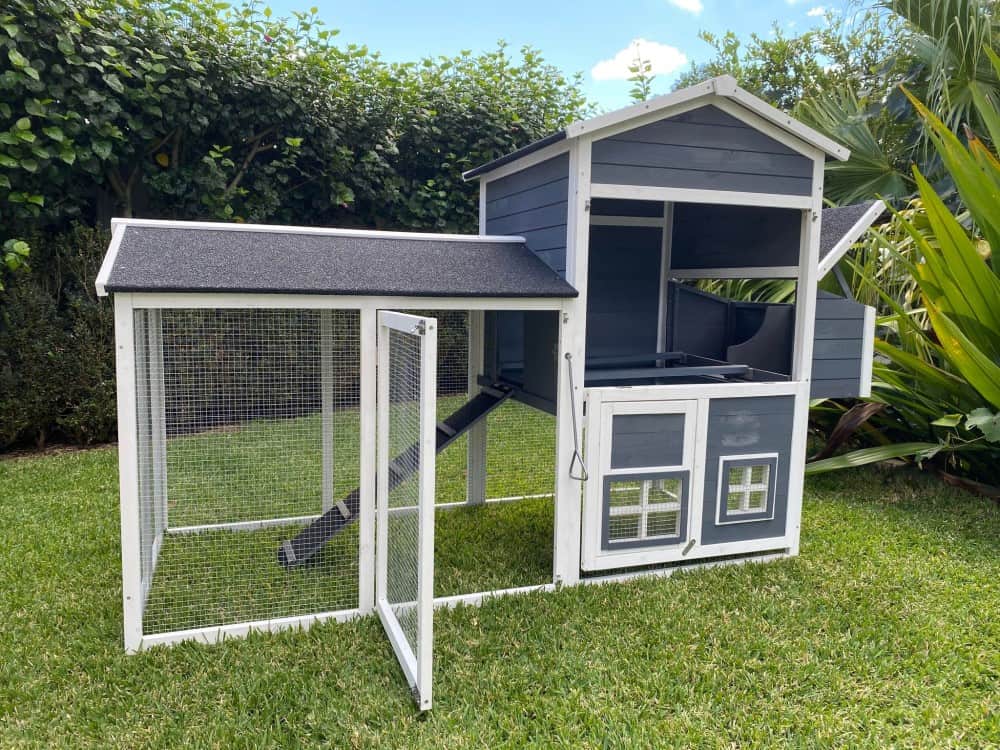 Grey Mansion - Doors and nesting box open