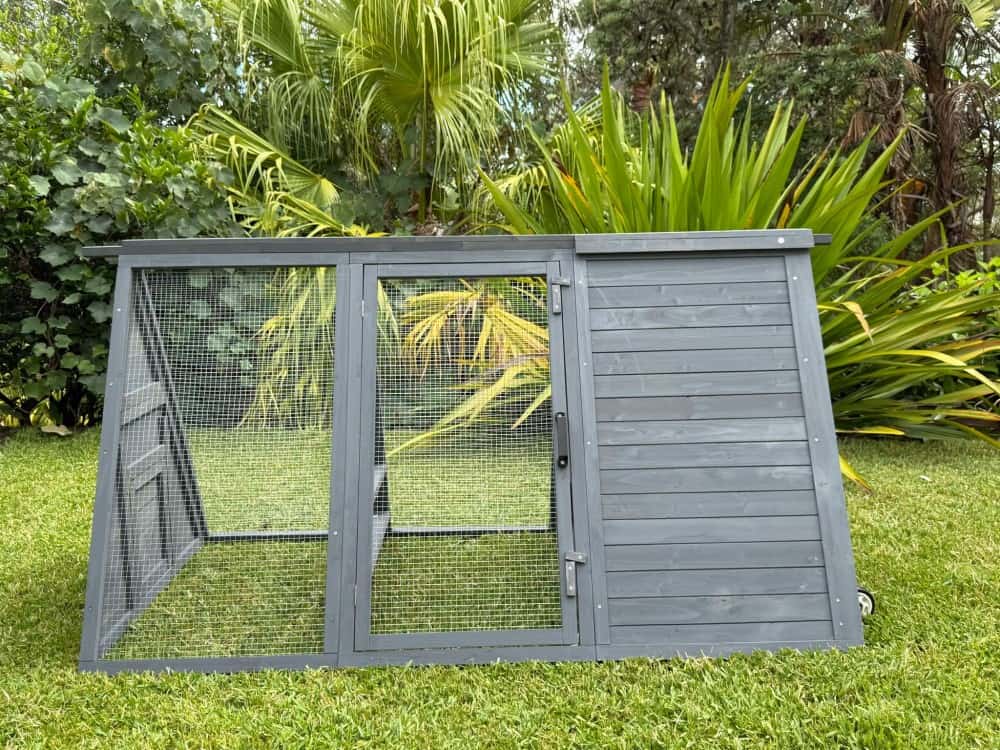 Somerzby Lodge Hutch - Large Door on Side