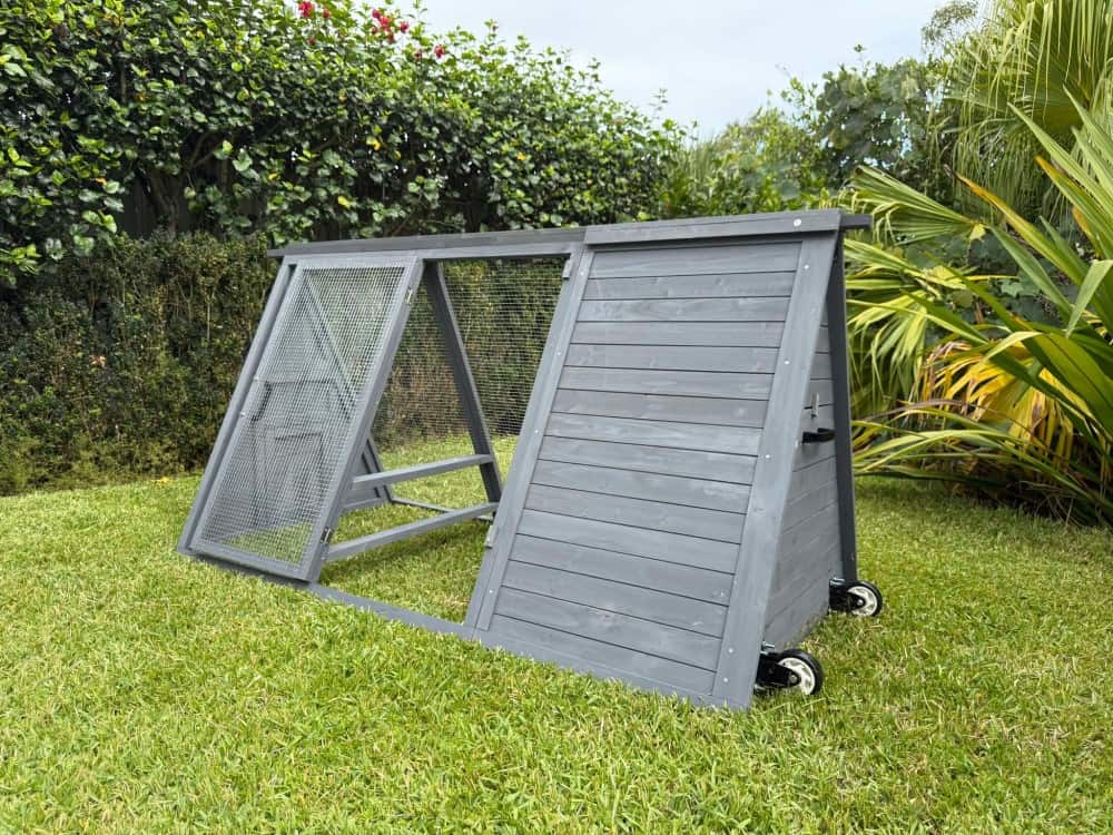 Somerzby Lodge Hutch - Side Door Open