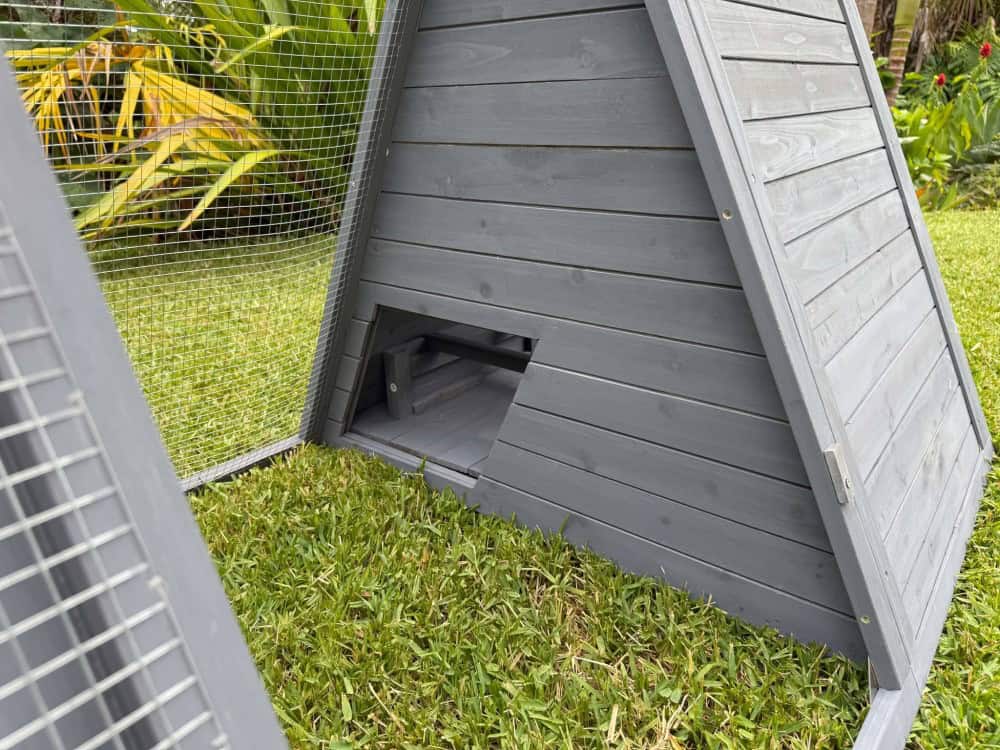 Somerzby Lodge Hutch - Small Door Opens with String