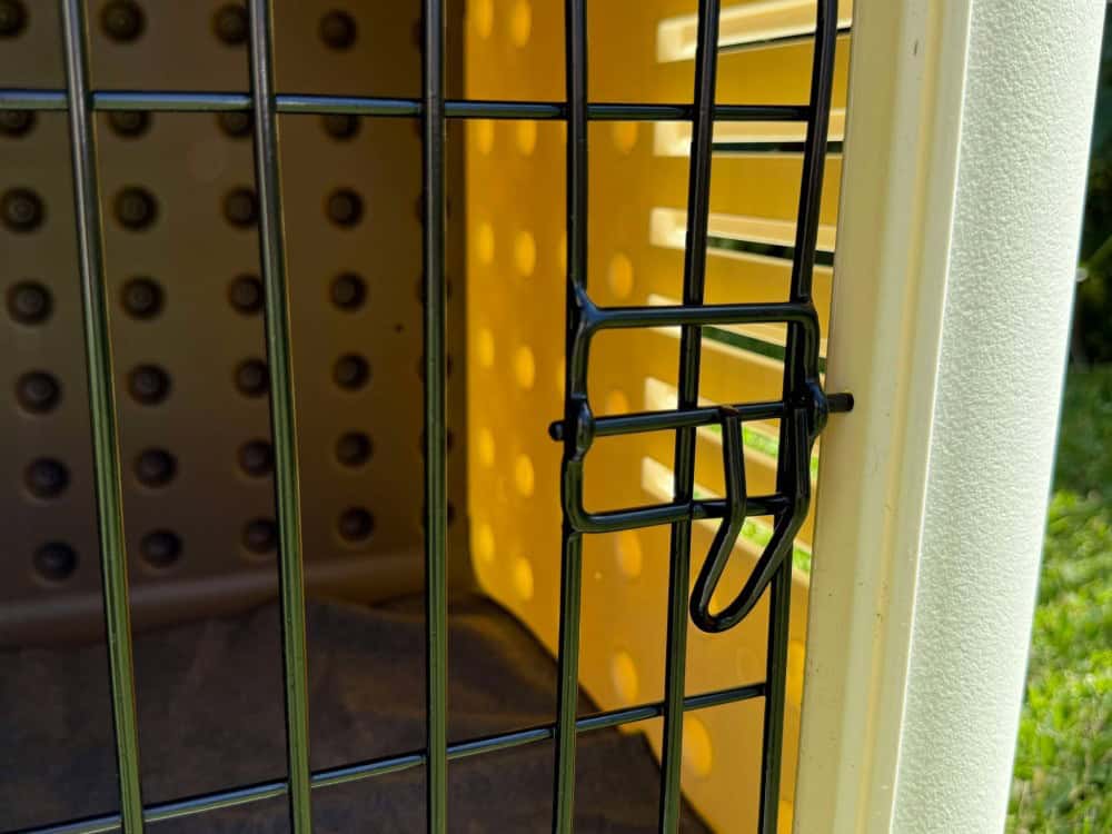 Poppy Large Plastic Dog Kennel - Wire door with sliding latches