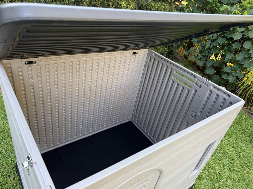 Lotus XXXL Plastic Dog Kennel - Inside