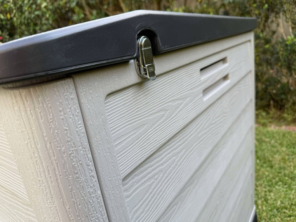 Lotus XXXL Plastic Dog Kennel - Latch to hold roof closed