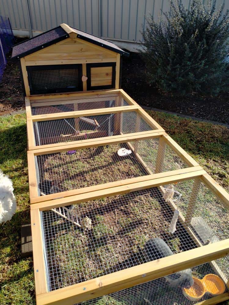 Customer photo - Villa and Run with rabbits - Multitasking Mum